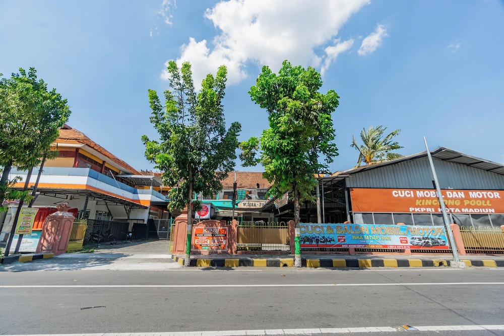 Hotel O Central Madiun Near Stasiun Kota Madiun 35/36