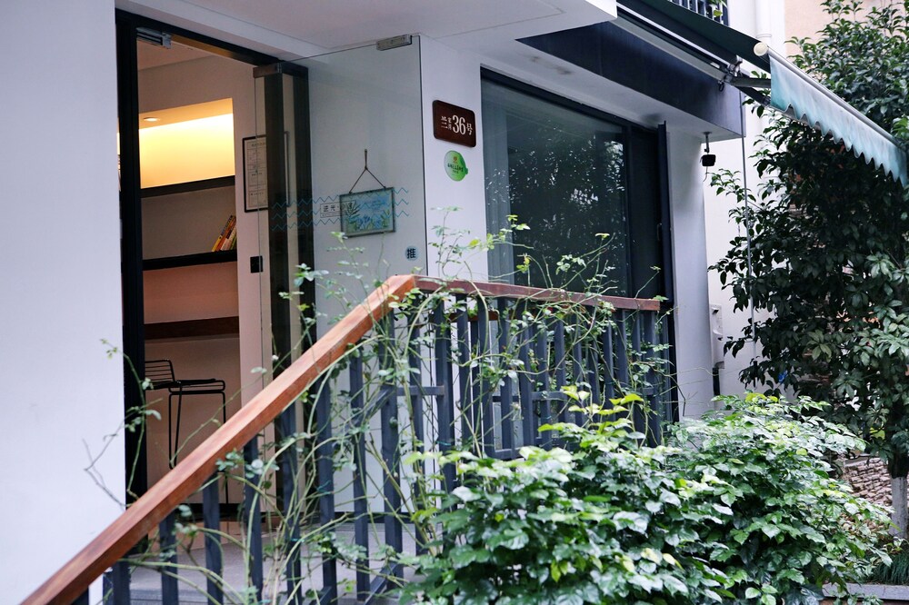 Hangzhou Backlighting Inn 1/45