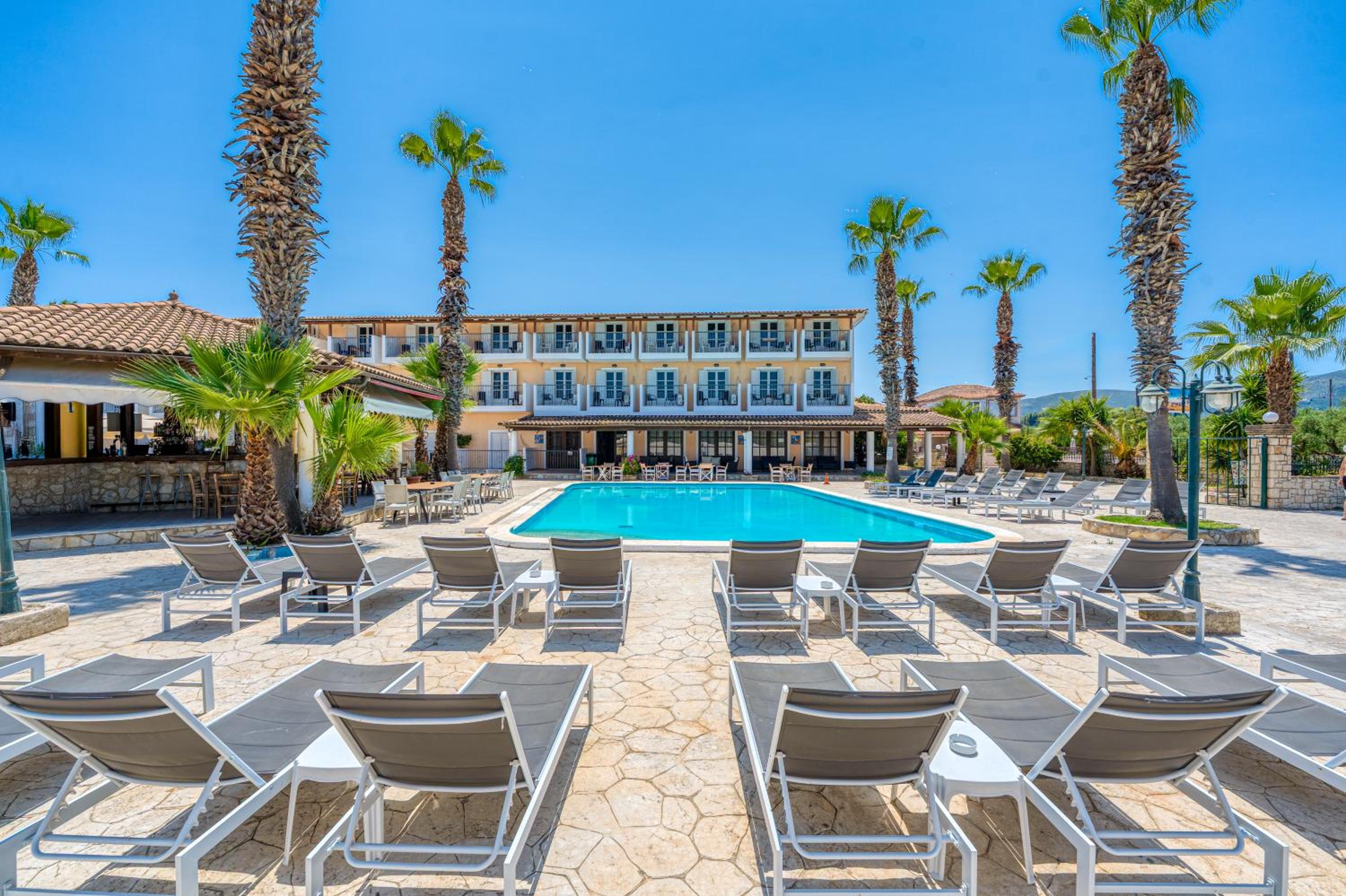 Apple Hotel 18/19
