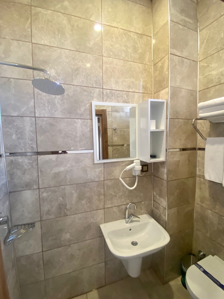 Zumrut Palas Otel 40/44