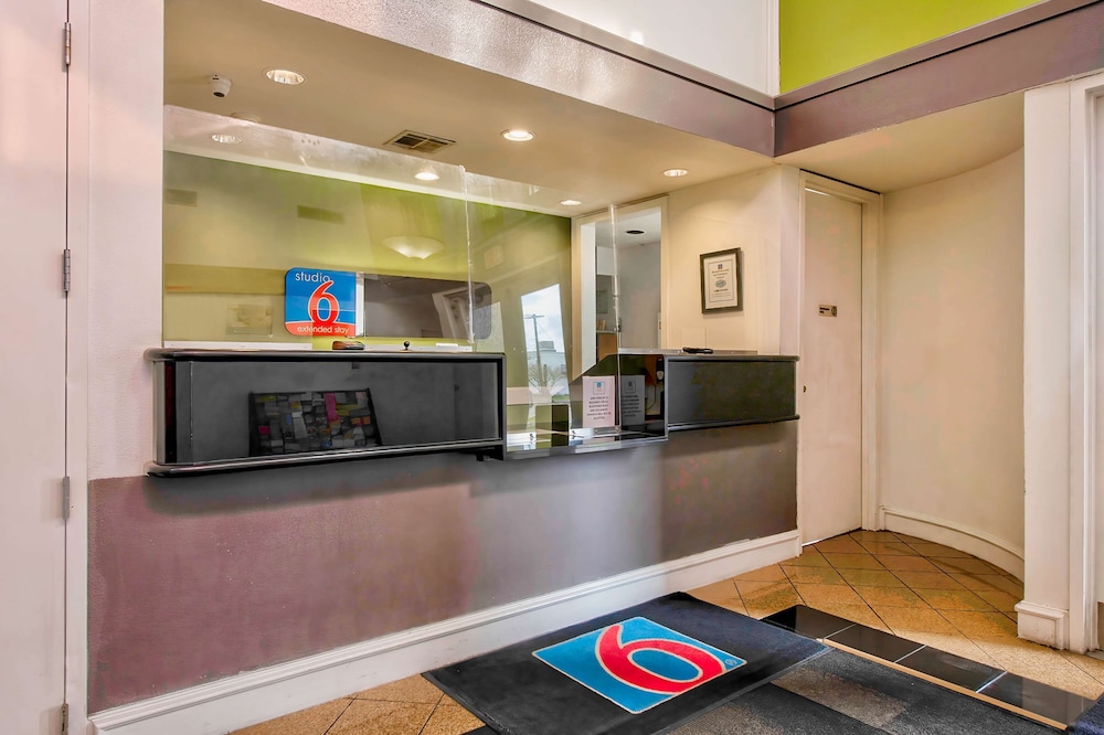 Studio6 San Antonio, TX - Airport photo5