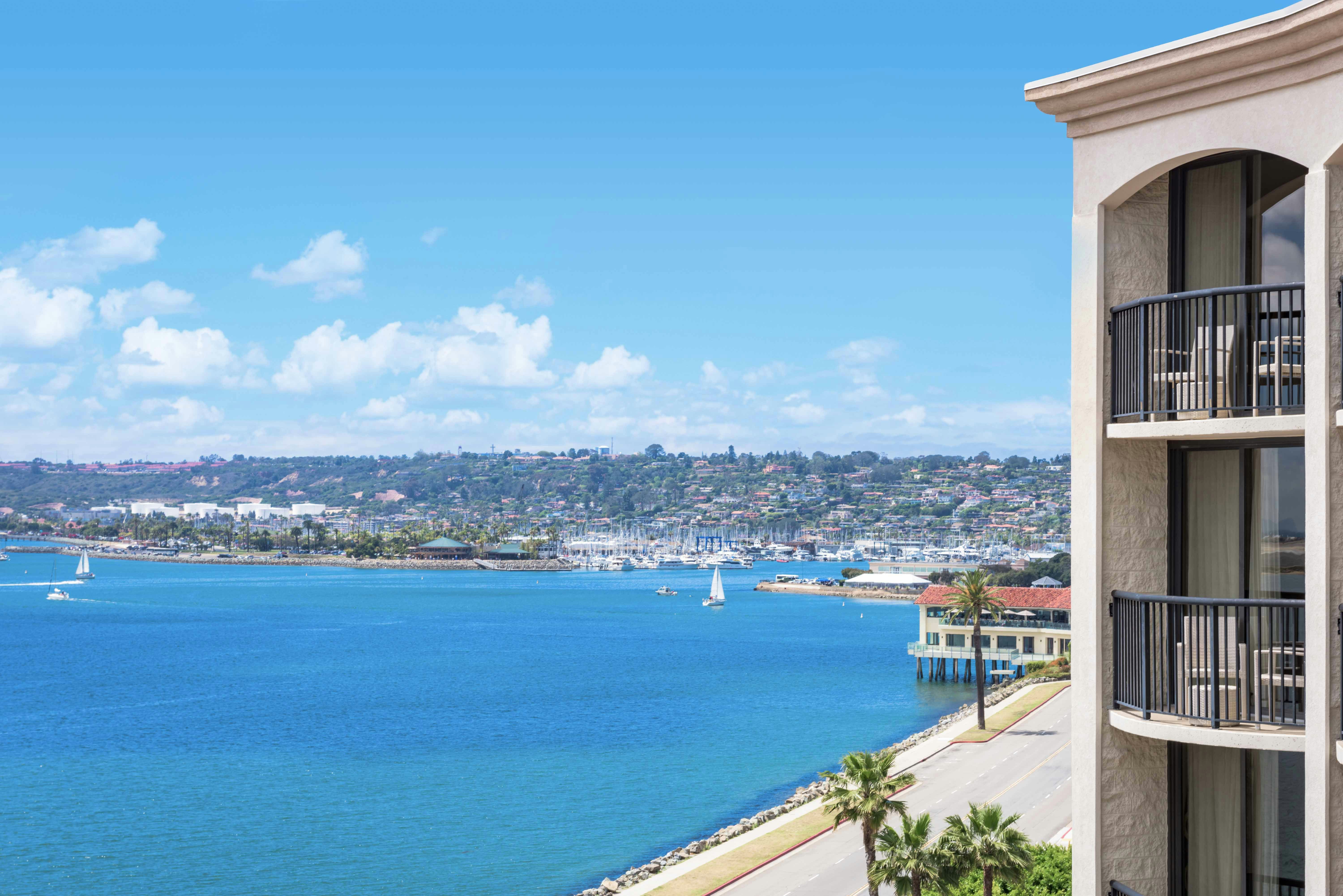 Hilton San Diego Airport Harbor 66/68