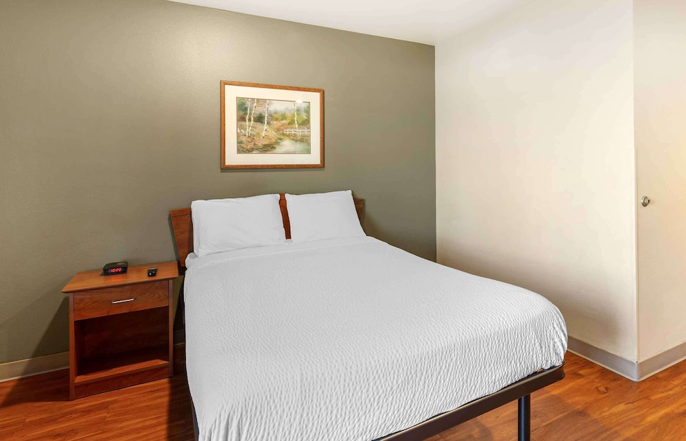 Extended Stay America Select Suites Akron South 28/51