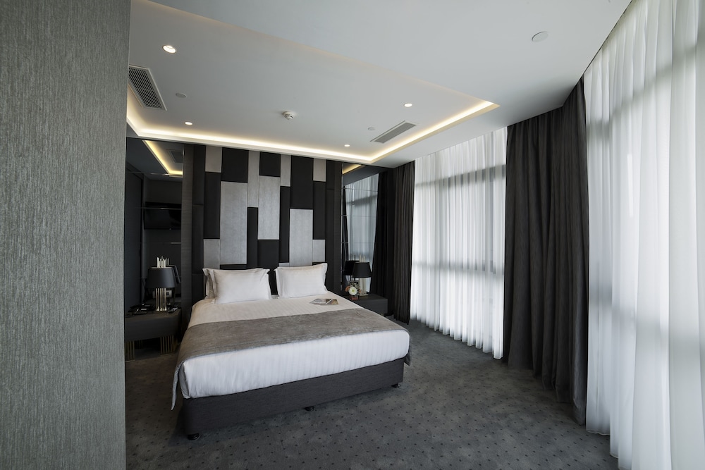 Wish More Hotel 16/72