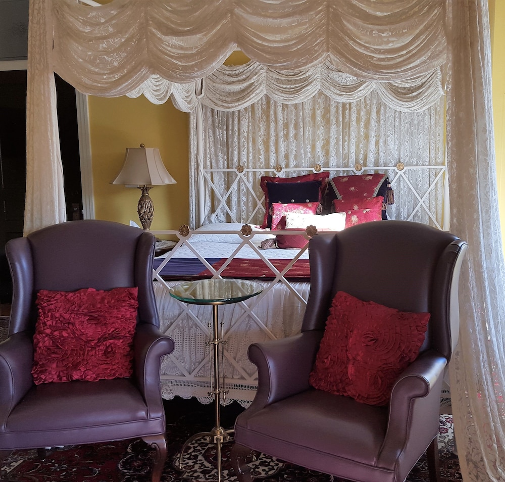Hassinger Daniels Mansion Bed and Breakfast 38/50