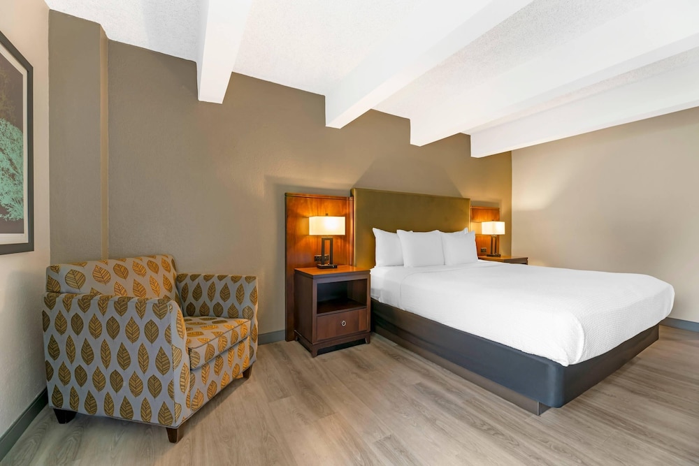 Fairway Inn and Suites Mishicot - Wi 14/50