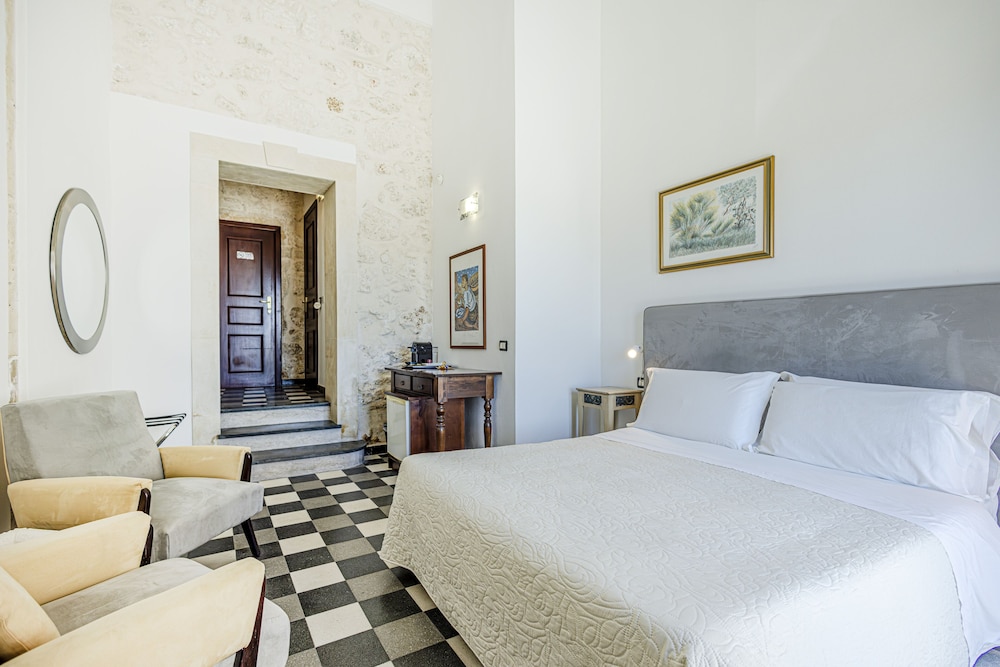 ROOM, DOUBLE BED, SEA VIEW