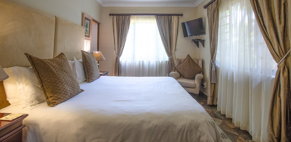 At Heritage House 6/50