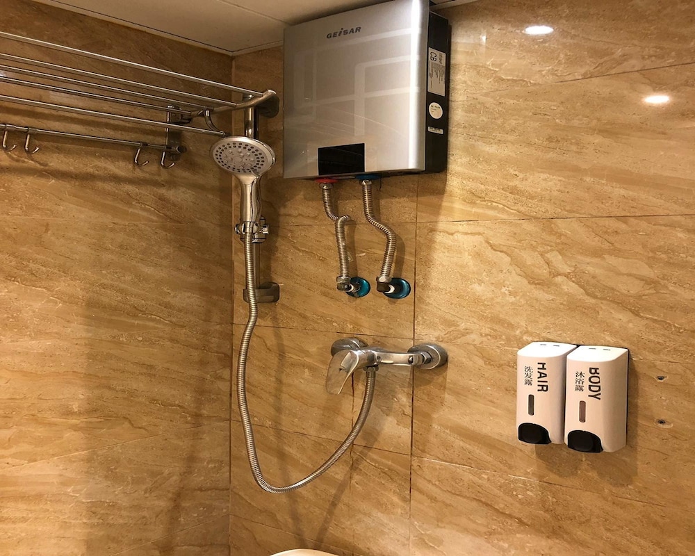 Rich Hotel 30/50