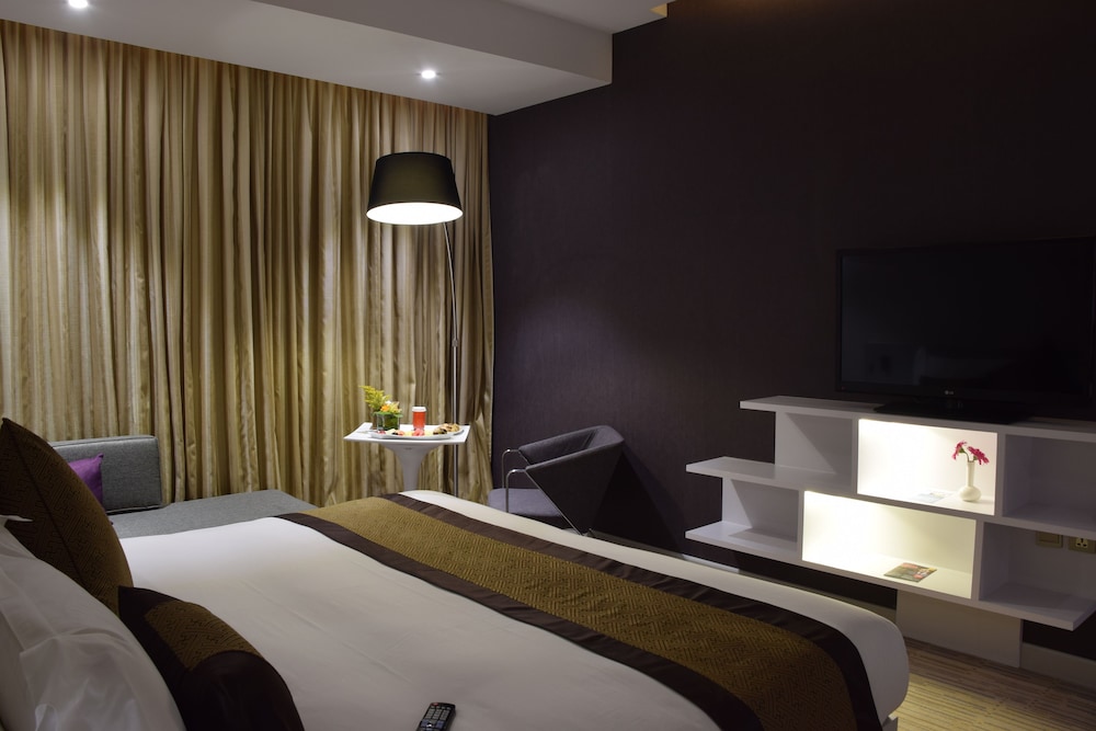 أجنحة نوفوتيل الرياض ديار(Sunday Hotel Al Olaya formerly Novotel Suites Riyadh Centre) 16/75