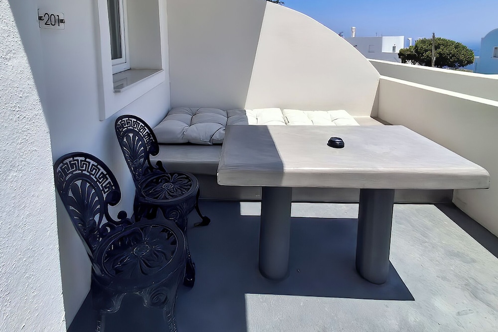 Ambience Suites 48/72
