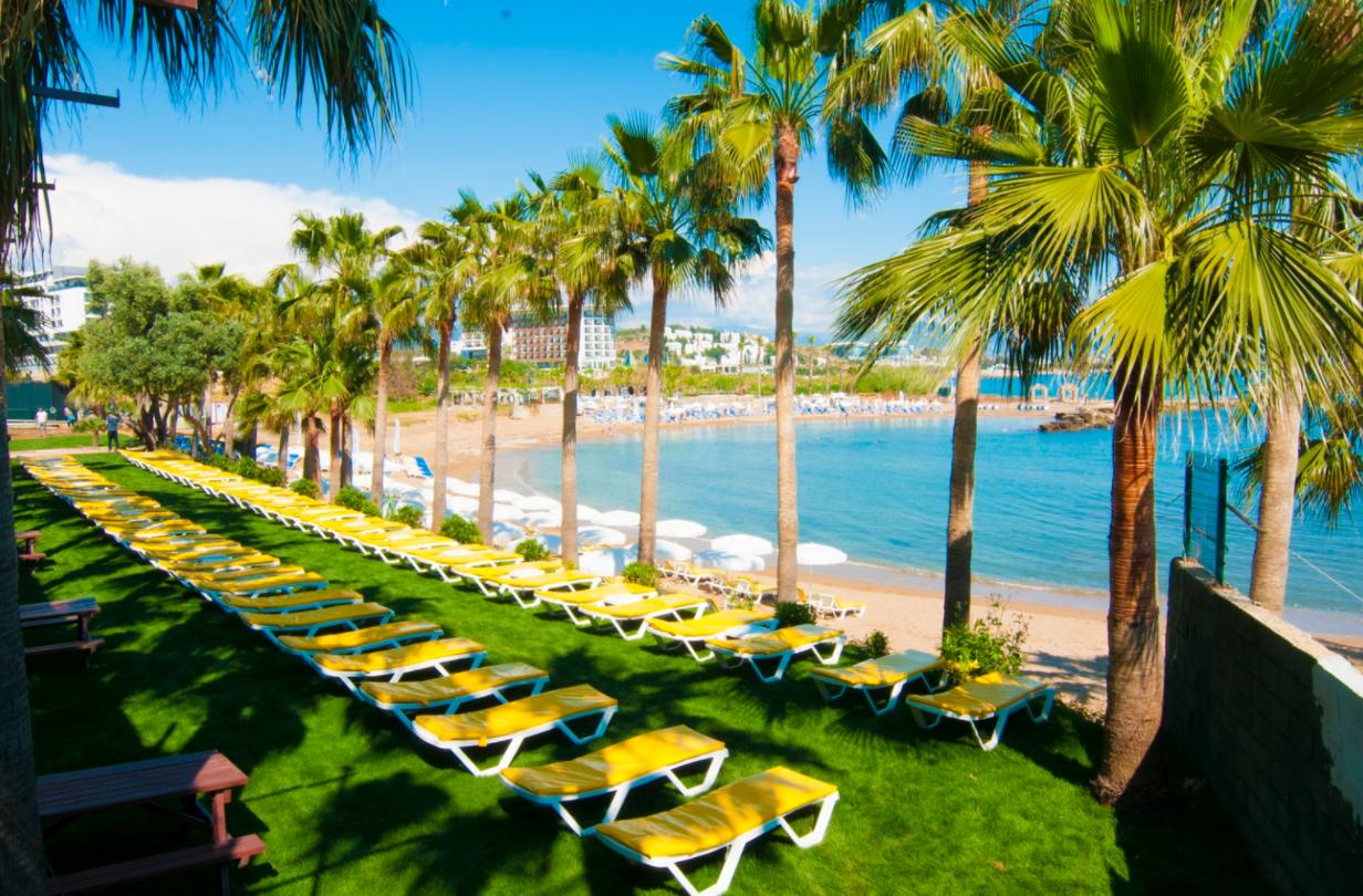 Eos Beach Hotel 48/55