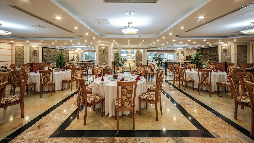 restaurant cafeteria
