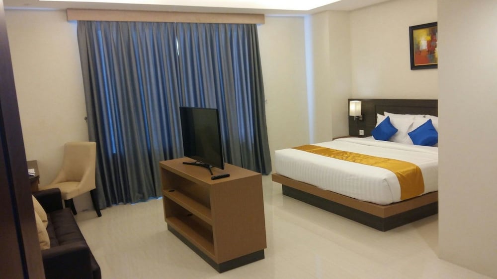 The Safin Hotel 8/25