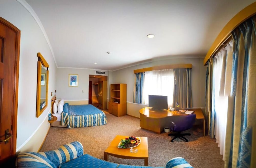 THE CRESCENT BEACH HOTEL 19/32