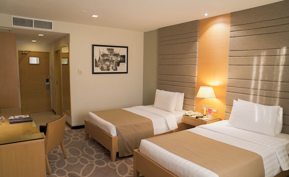 Berjaya Makati Hotel 15/72