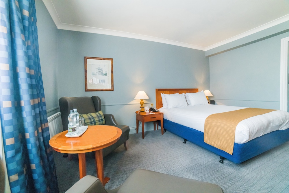 HOLIDAY INN BRENTWOOD M25, JCT 28 17/74