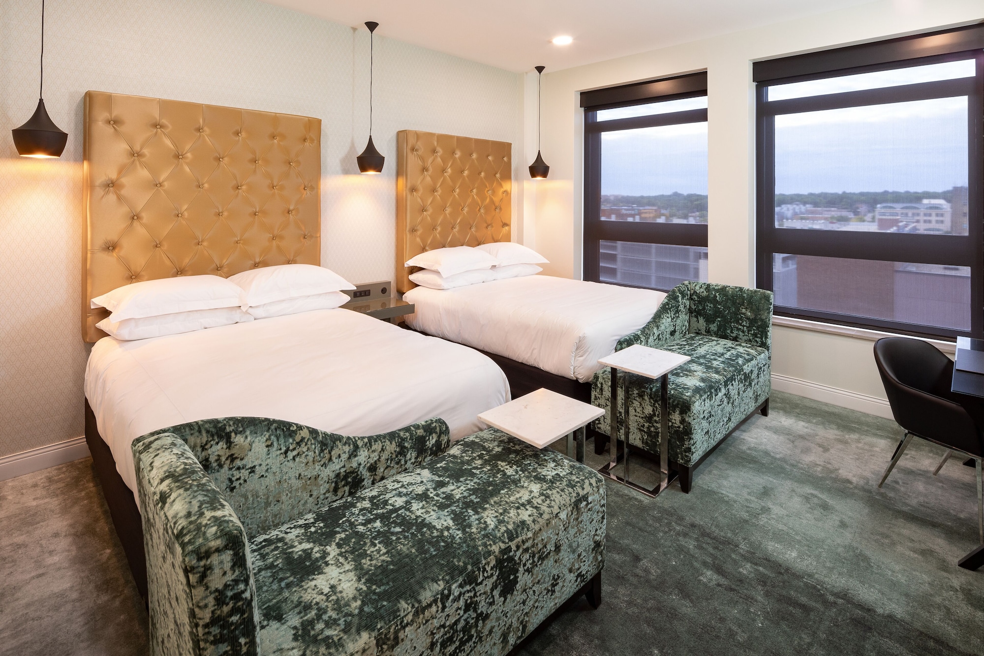 Dazzling Green, Standard, 2 Queen Beds, City View