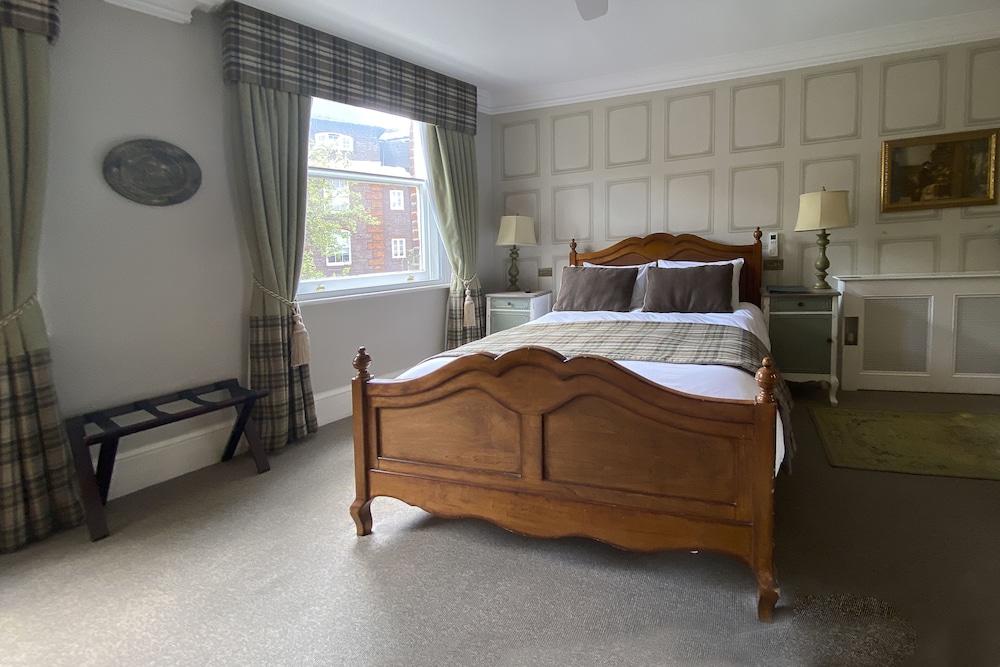 The Clerk &amp; Well Pub &amp; Rooms 20/52