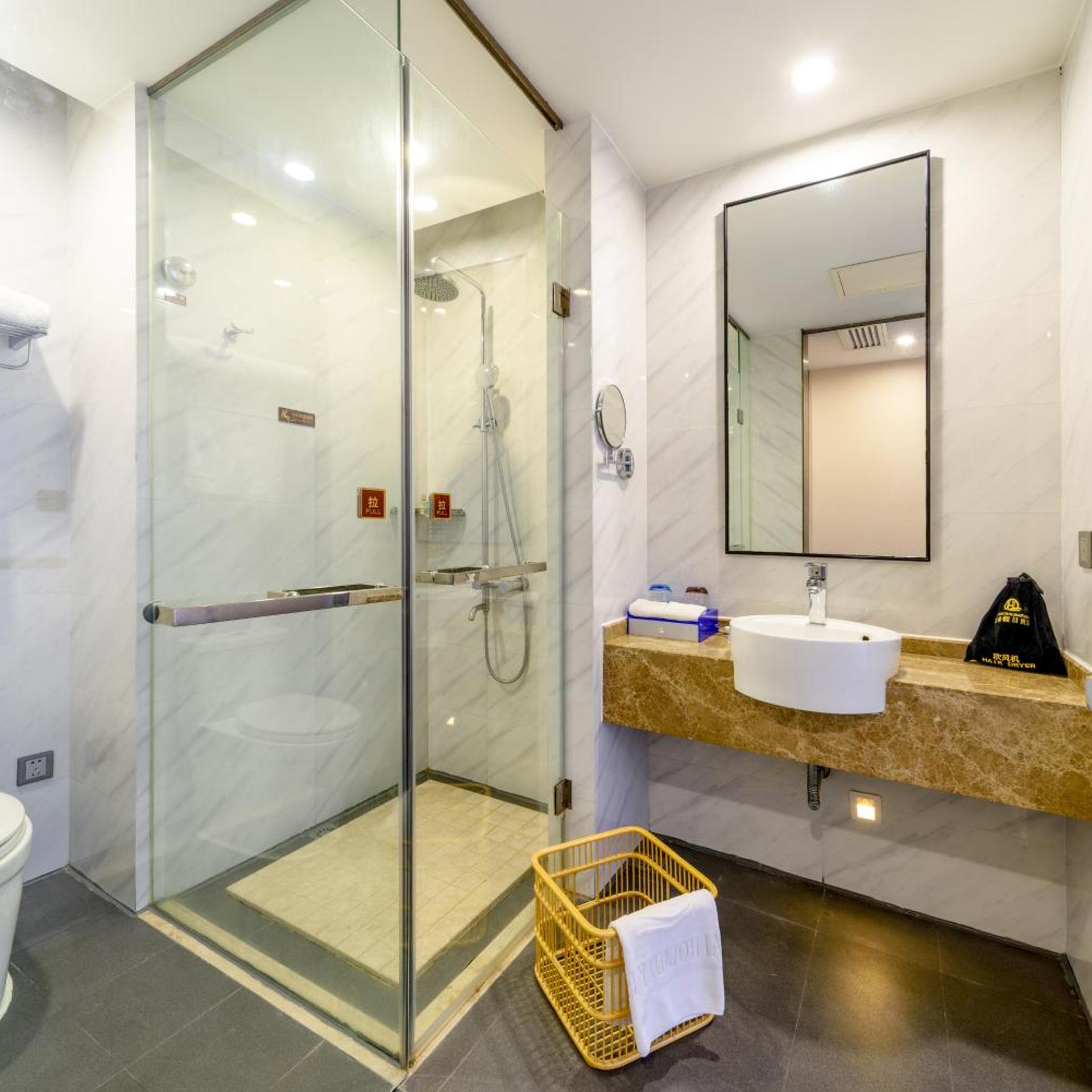 Qian Hai Holiday Hotel 65/68