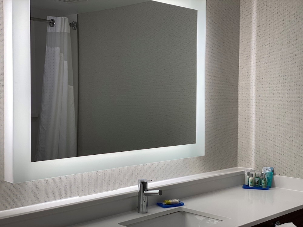Holiday Inn Express Hotel And Suites Fort Wayne 27/57