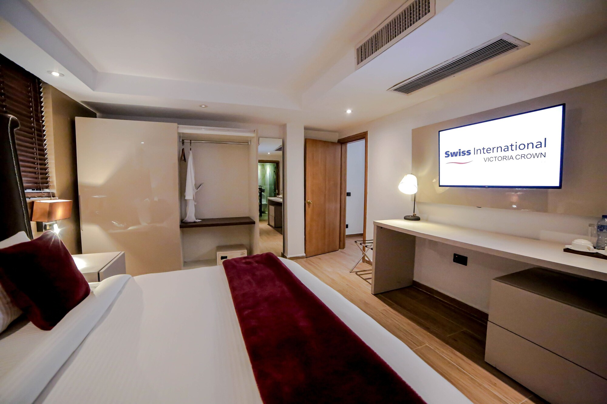 DELUXE, SUITE, KING BED