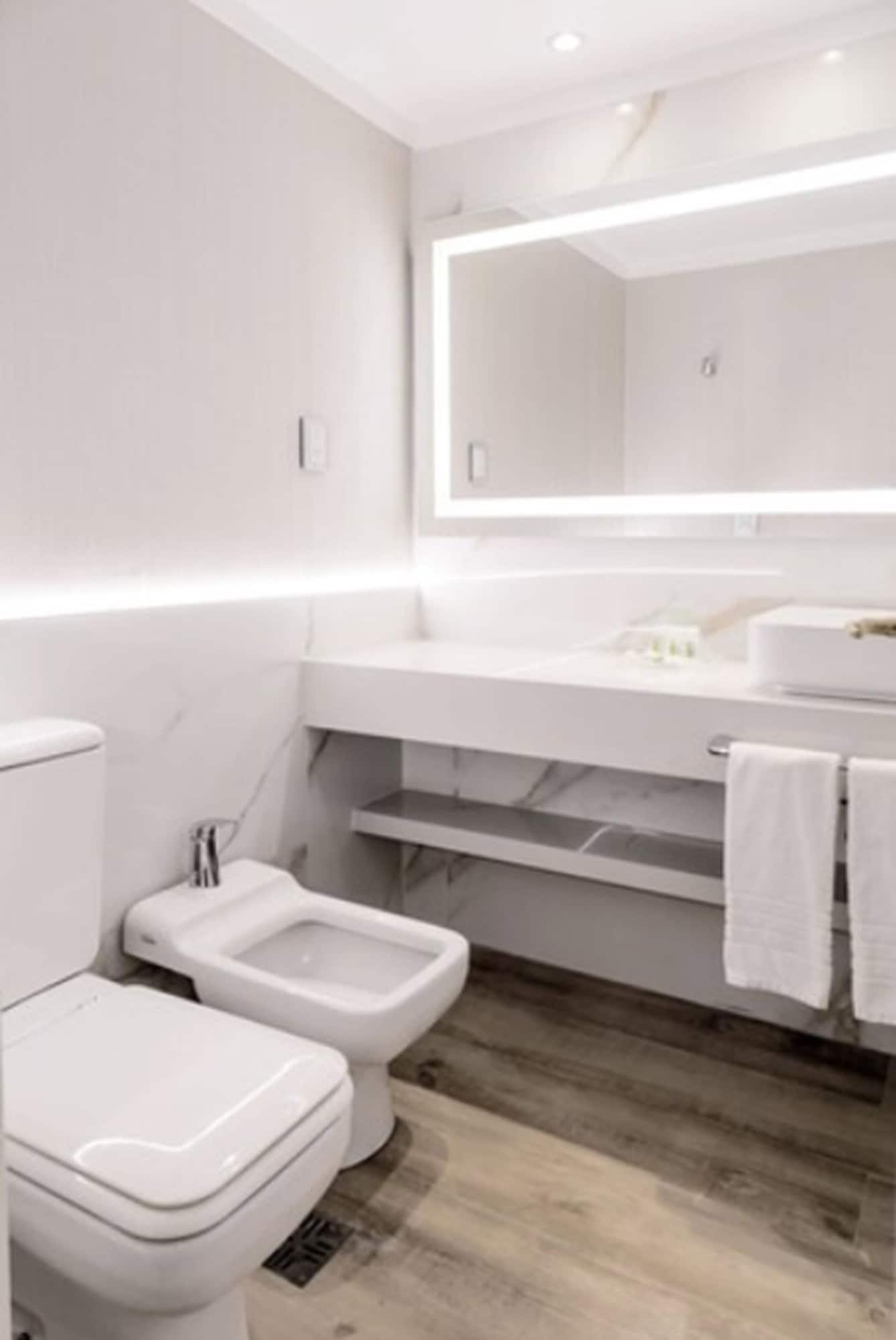 غرفة قياسية بسرير كينج، Holiday Inn Rosario 4/6