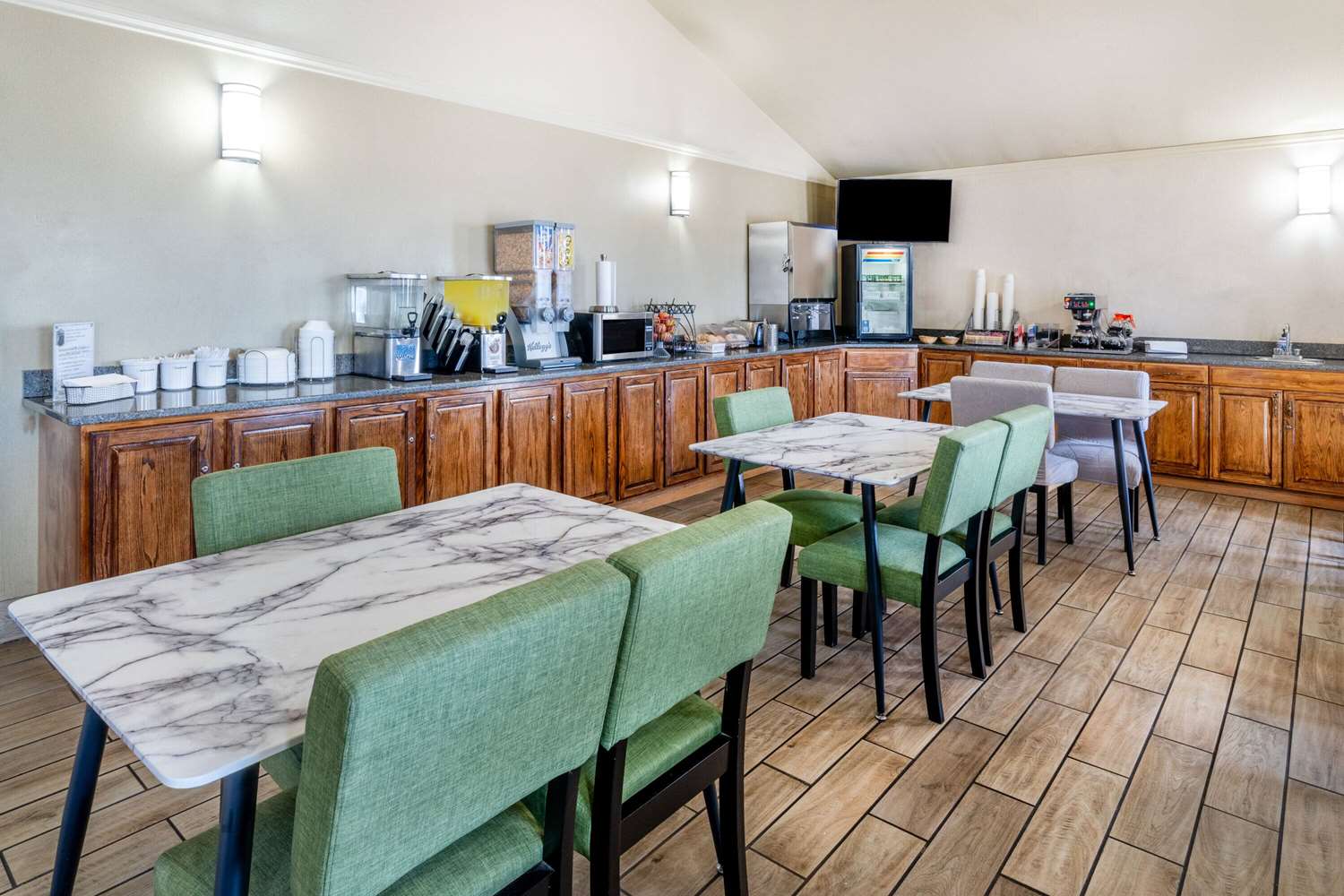 Super 8 By Wyndham Cheyenne Wy 25/32