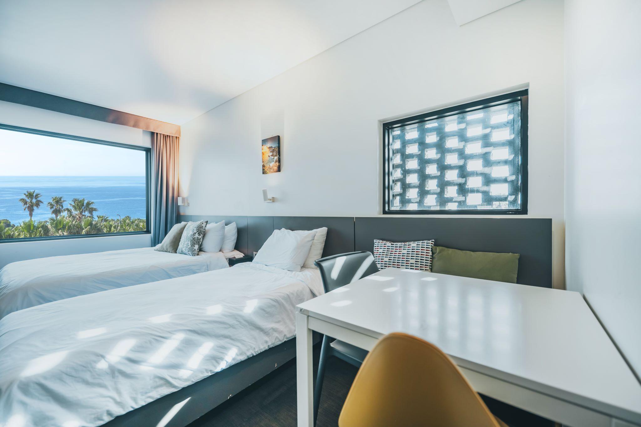 Deluxe, 1 Queen and 1 Single Bed, Sea View