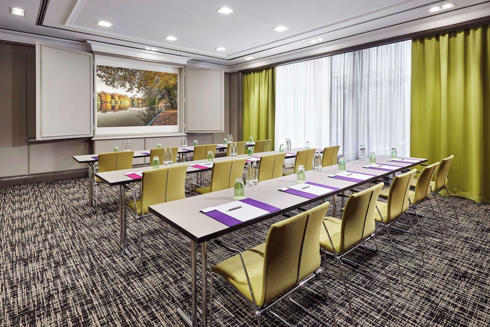 Lindner Hotel City Plaza Formerly Renaissance Cologne Hotel 68/75