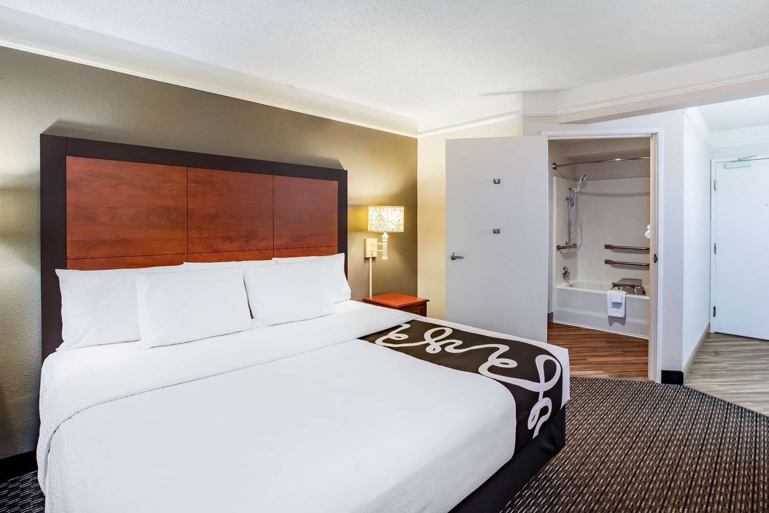 La Quinta Inn & Suites by Wyndham Houston Baytown East 13/47