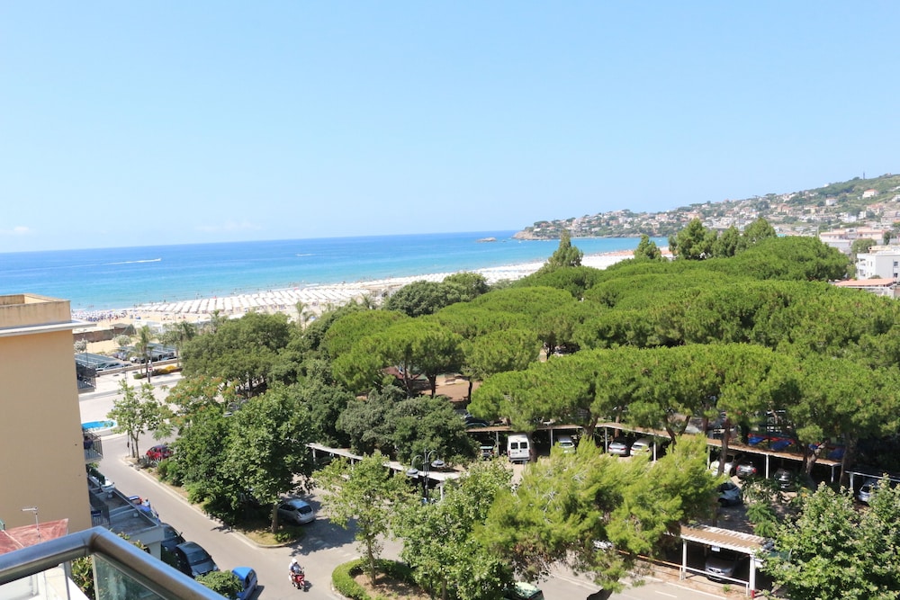 Hotel Mirasole International 65/66