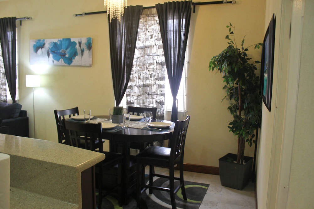 Eclipse Suite Guest Apartments 61/77