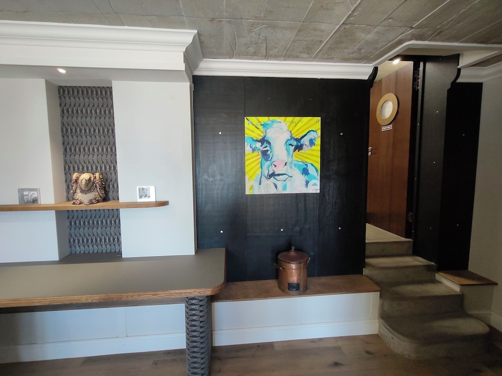 Hornbill House 7/49