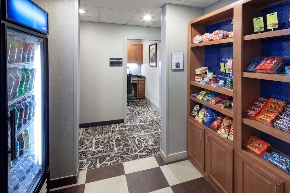 Hampton Inn Suites Cedar Rapids North 16/40