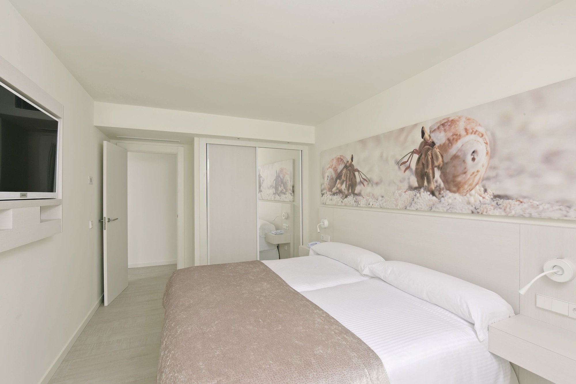 ROOM, TRIPLE