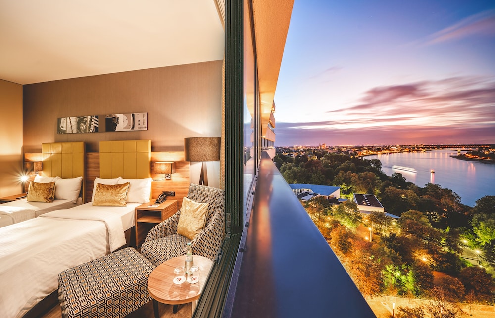 BONN MARRIOTT HOTEL 21/68