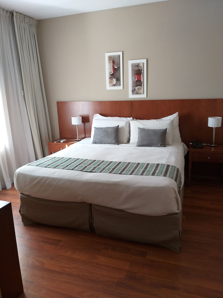 Howard Johnson by Wyndham Escobar Hotel 25/40