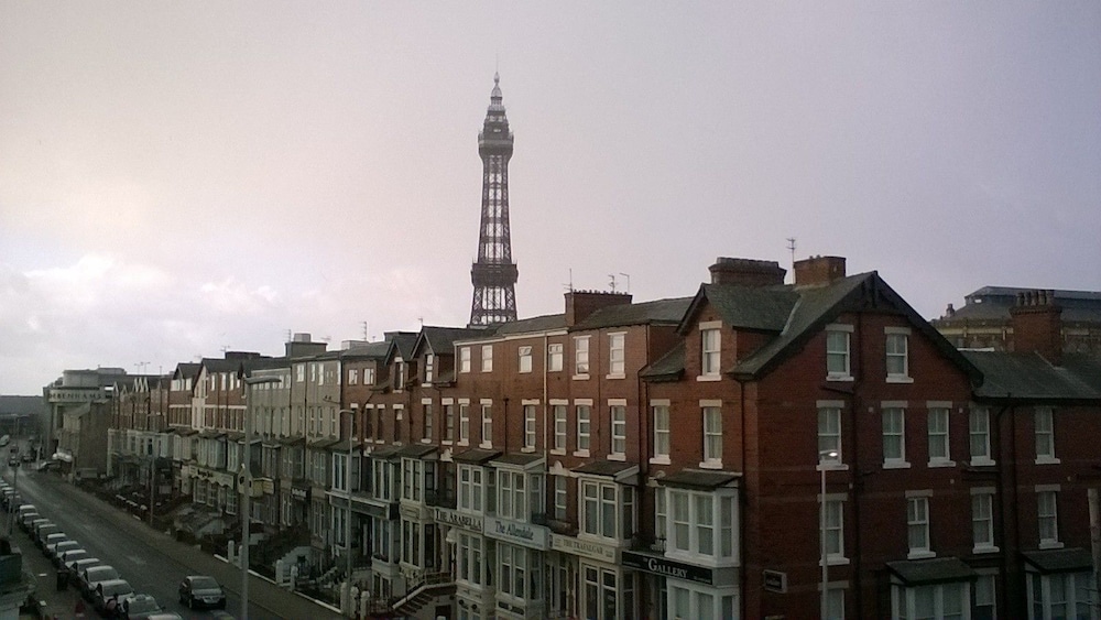 The Albert Hotel 3/41