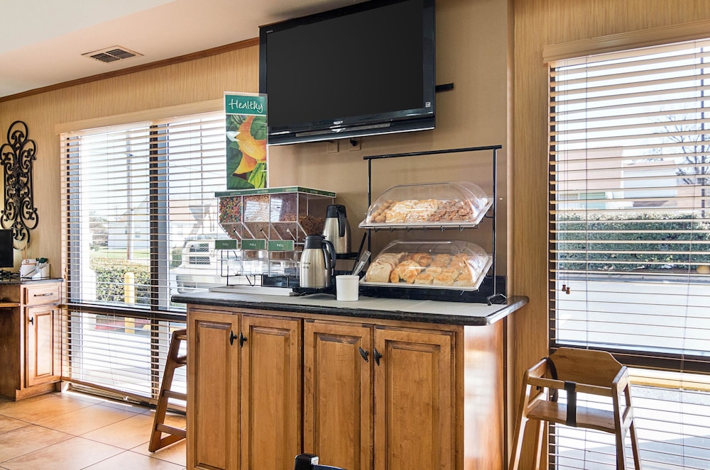 Quality Inn near Casinos and Convention Center 29/34