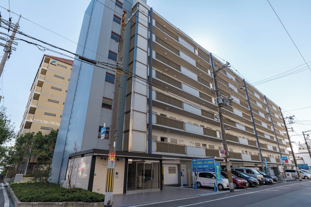 Universal Bay Condominium 54/60