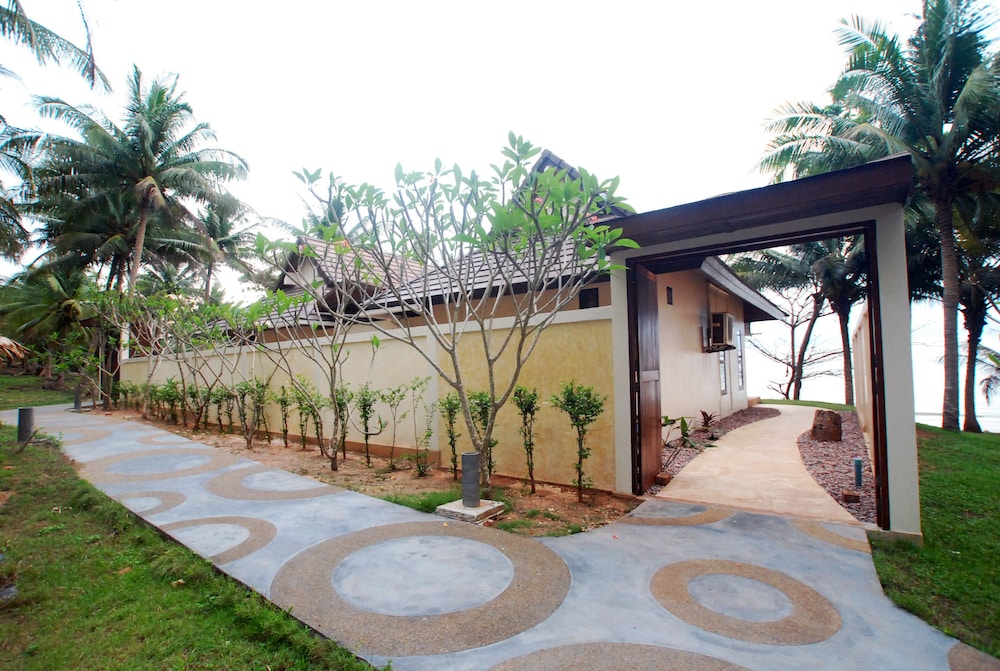 Bansaithong Beach Resort 41/52