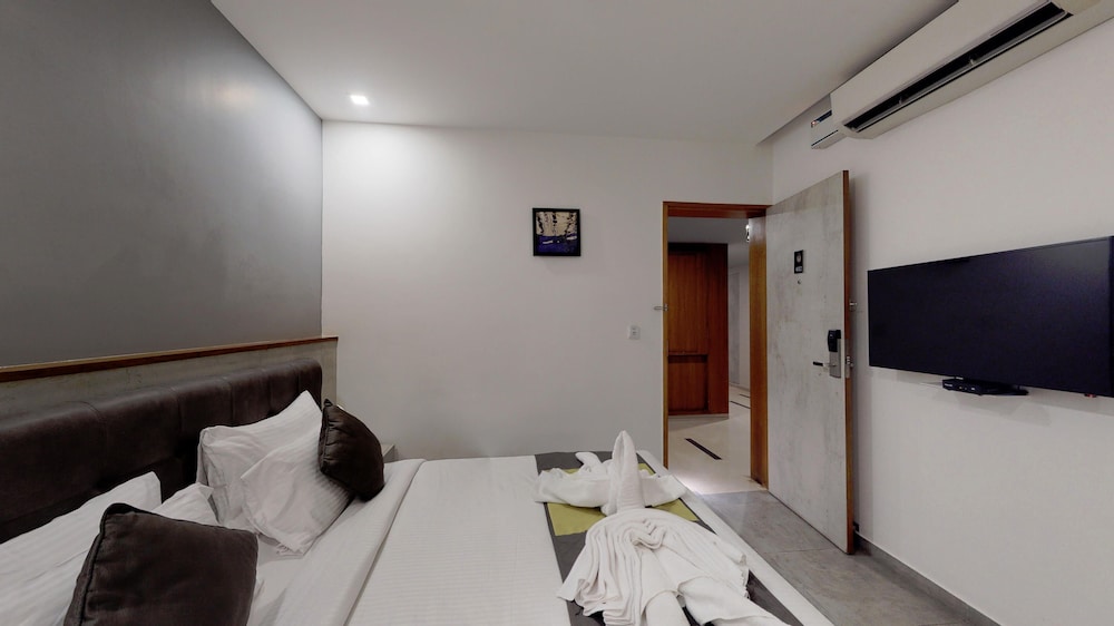 Hotel Shivas Gateway 26/77