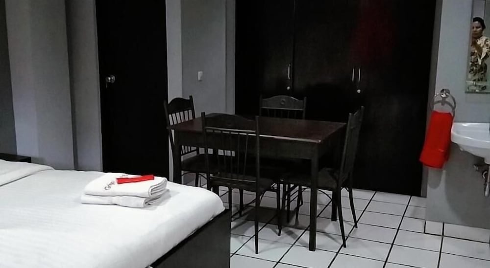 Reddoorz Plus Near Rs Fatmawati 2 16/28