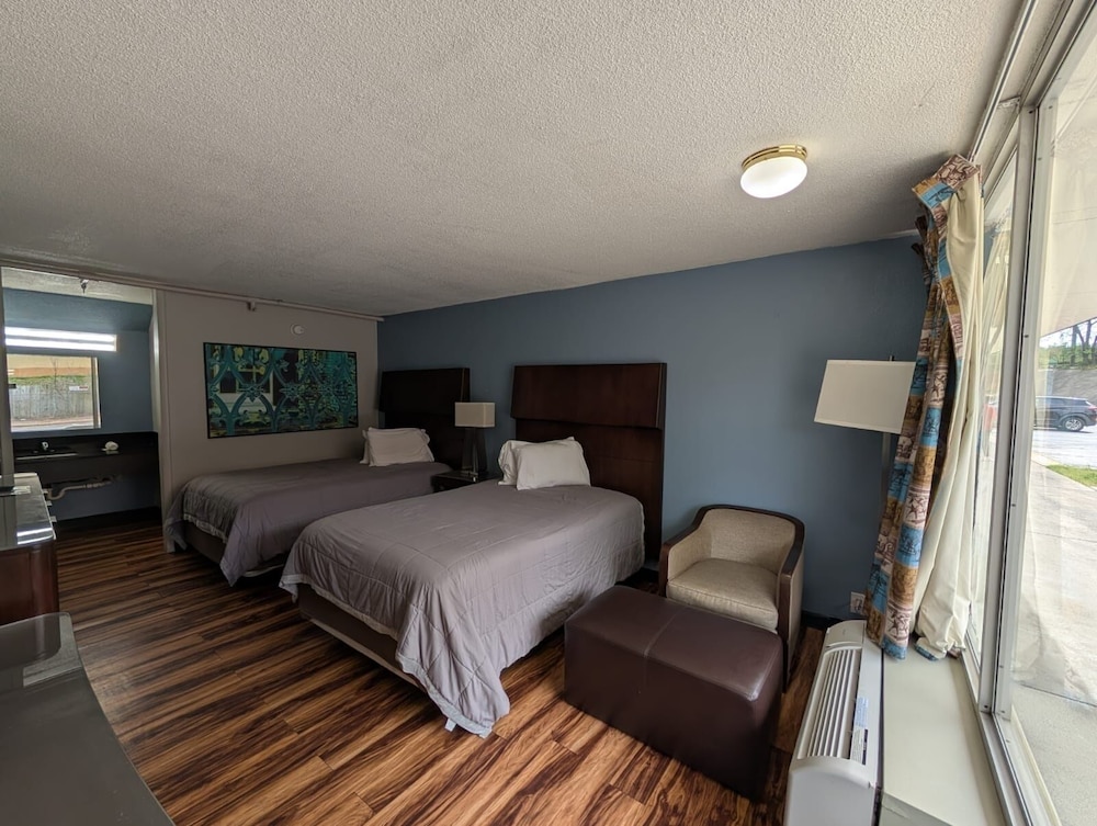 Hotel Cartersville, GA 13/50
