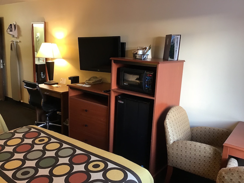 Super 8 by Wyndham Conrad MT 22/41