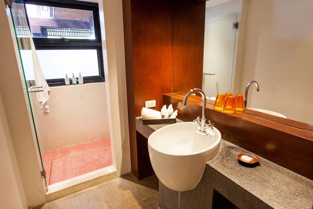 Pao Jin Poon Beach Front Villa 25/56