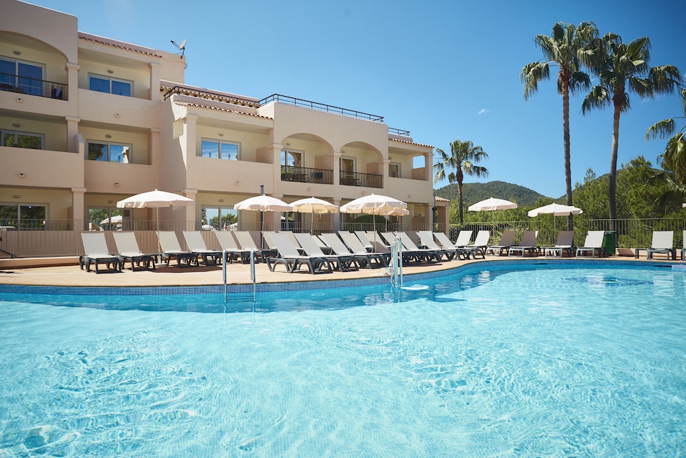 Invisa Hotel Club Cala Blanca 4/44