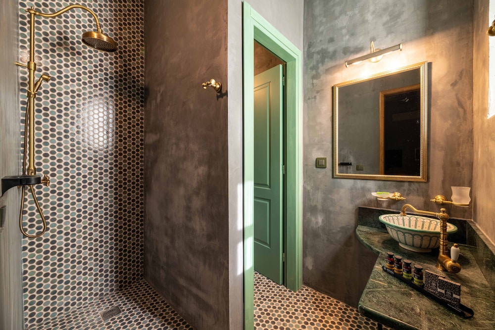 SPERVERI BOUTIQUE HOTEL 57/77
