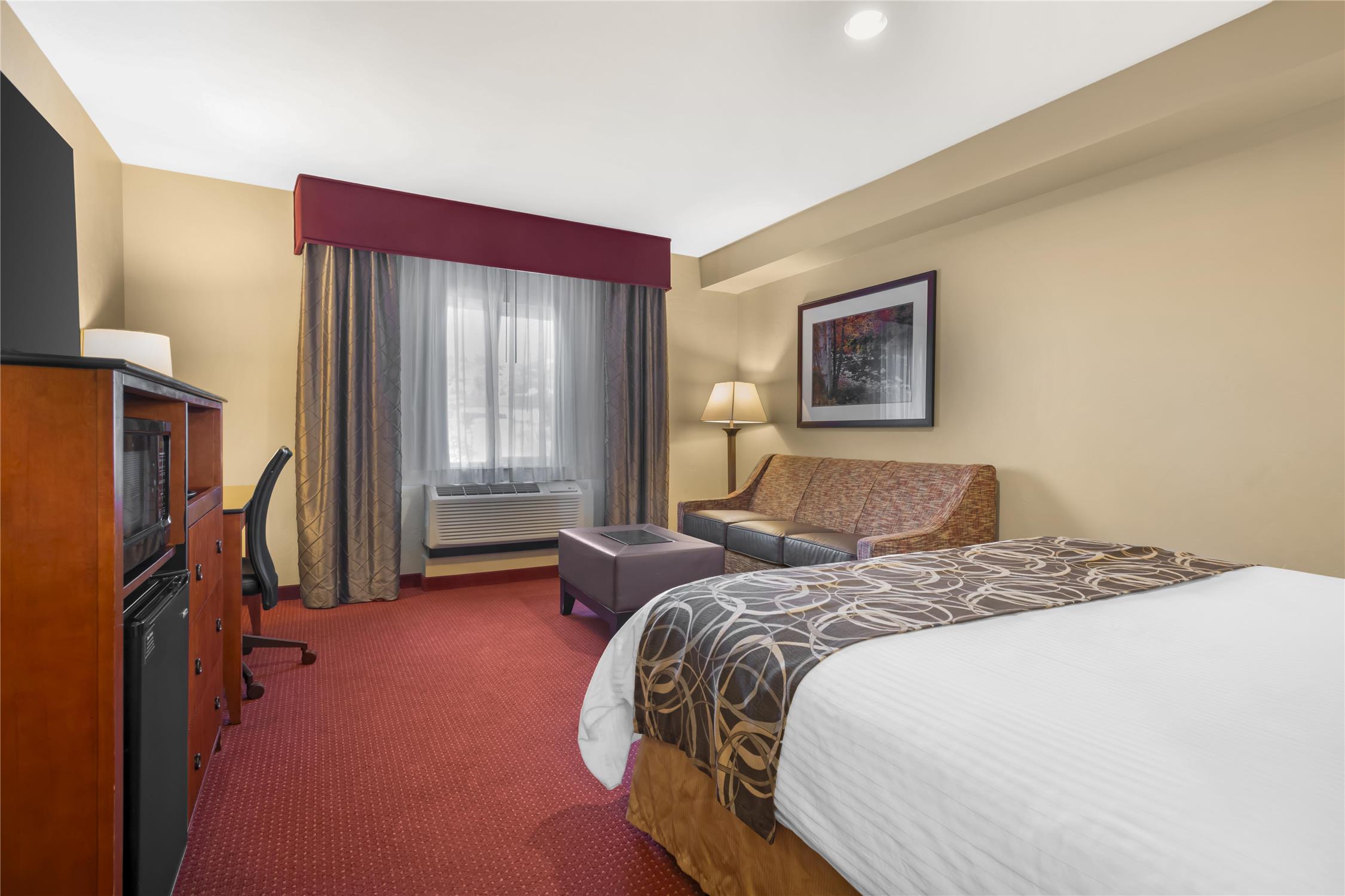 Suite, King Bed, Sofa